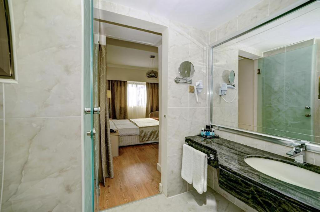 Jasmine Court Hotel Кіренія Екстер'єр фото
