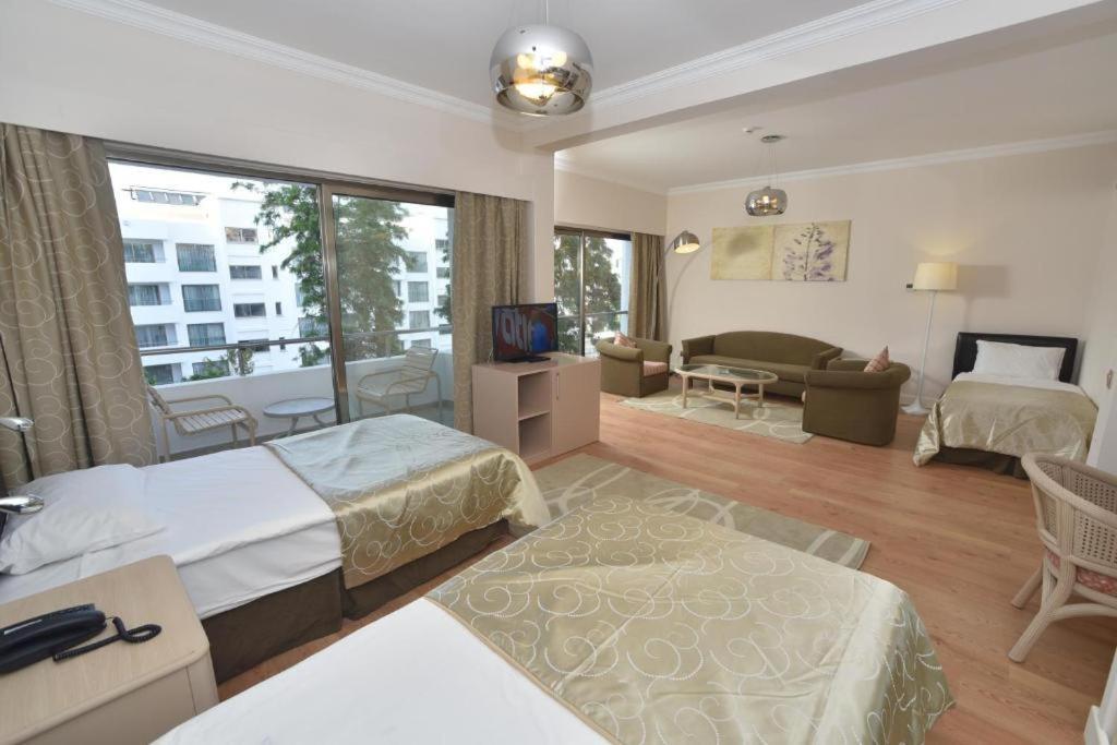 Jasmine Court Hotel Кіренія Номер фото