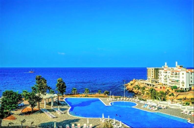 Jasmine Court Hotel Кіренія Екстер'єр фото