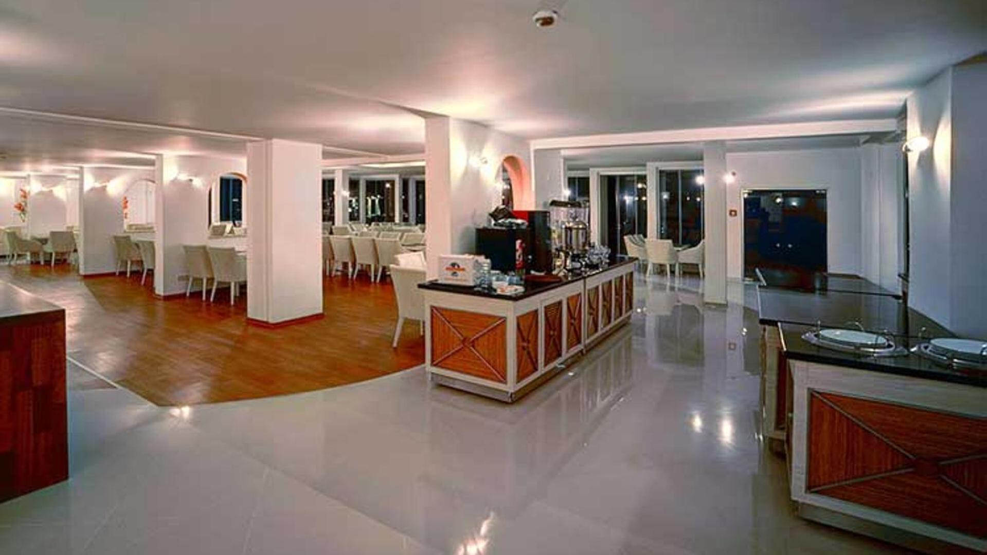 Jasmine Court Hotel Кіренія Екстер'єр фото