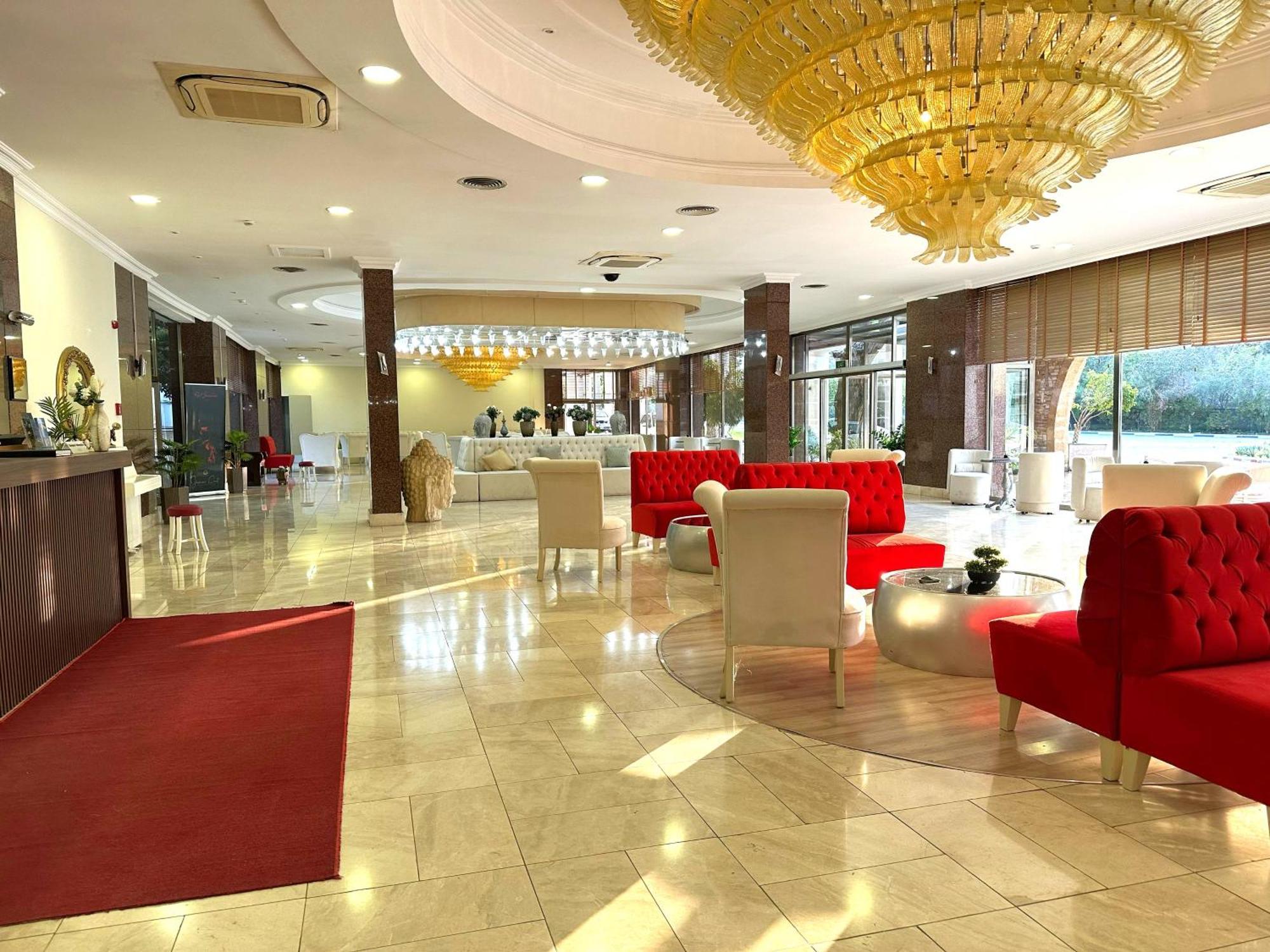 Jasmine Court Hotel Кіренія Екстер'єр фото